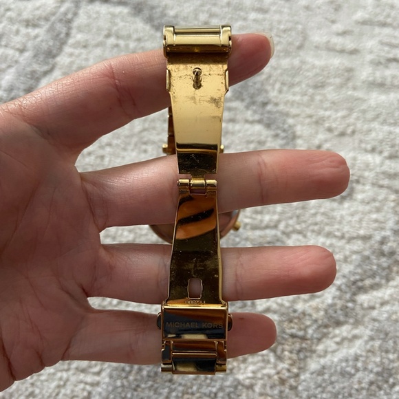 Michael Kors Watch - Picture 3 of 9